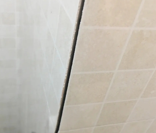 泗洪瓷砖空鼓维修公司分享阳台瓷砖脱落的修复过程可以分为以下几个步骤